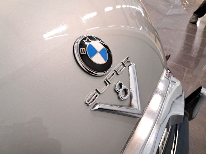 BMW 320 bild 9