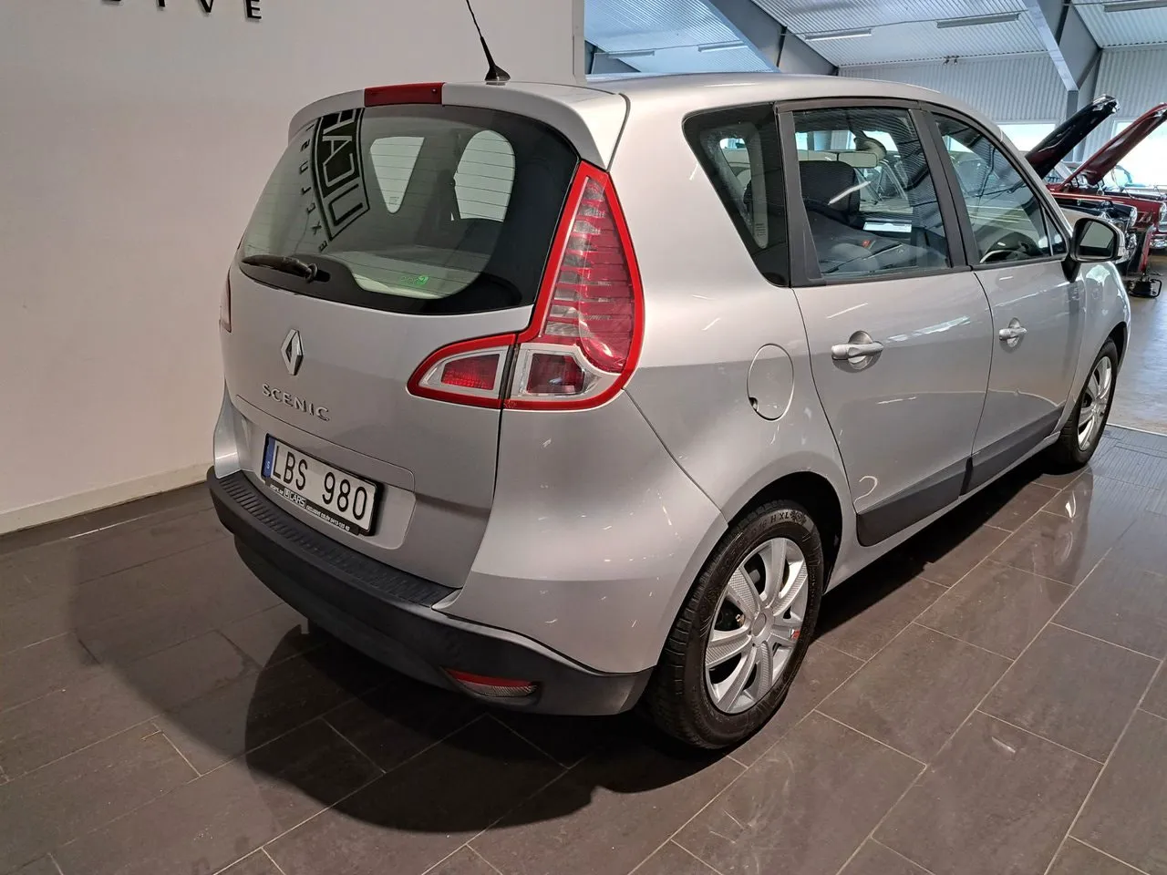 Vehicle image 4