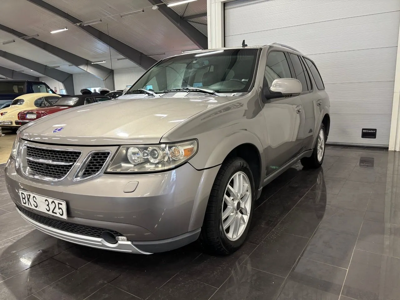 Vehicle image 5