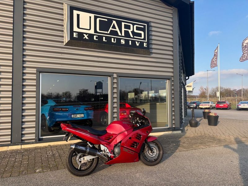 Suzuki RF900R bild 3