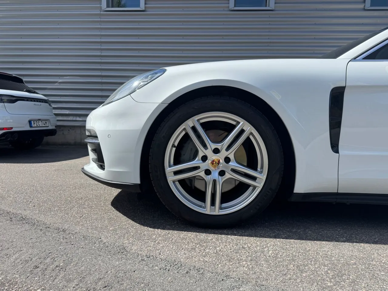 Vehicle image 8