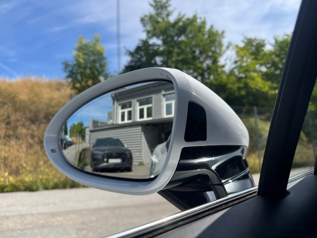 Vehicle image 27
