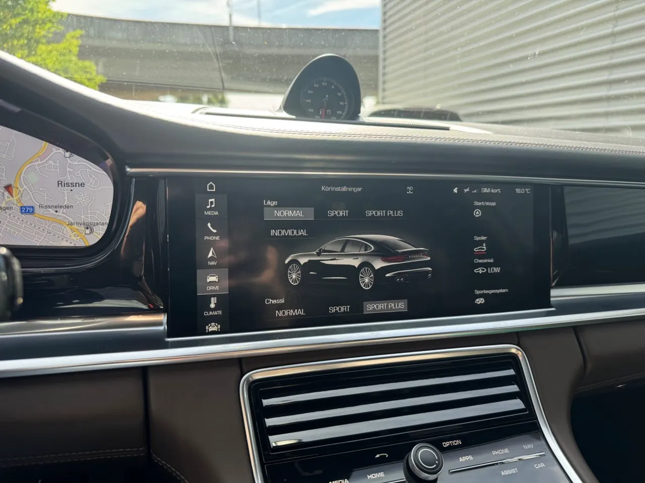 Vehicle image 32