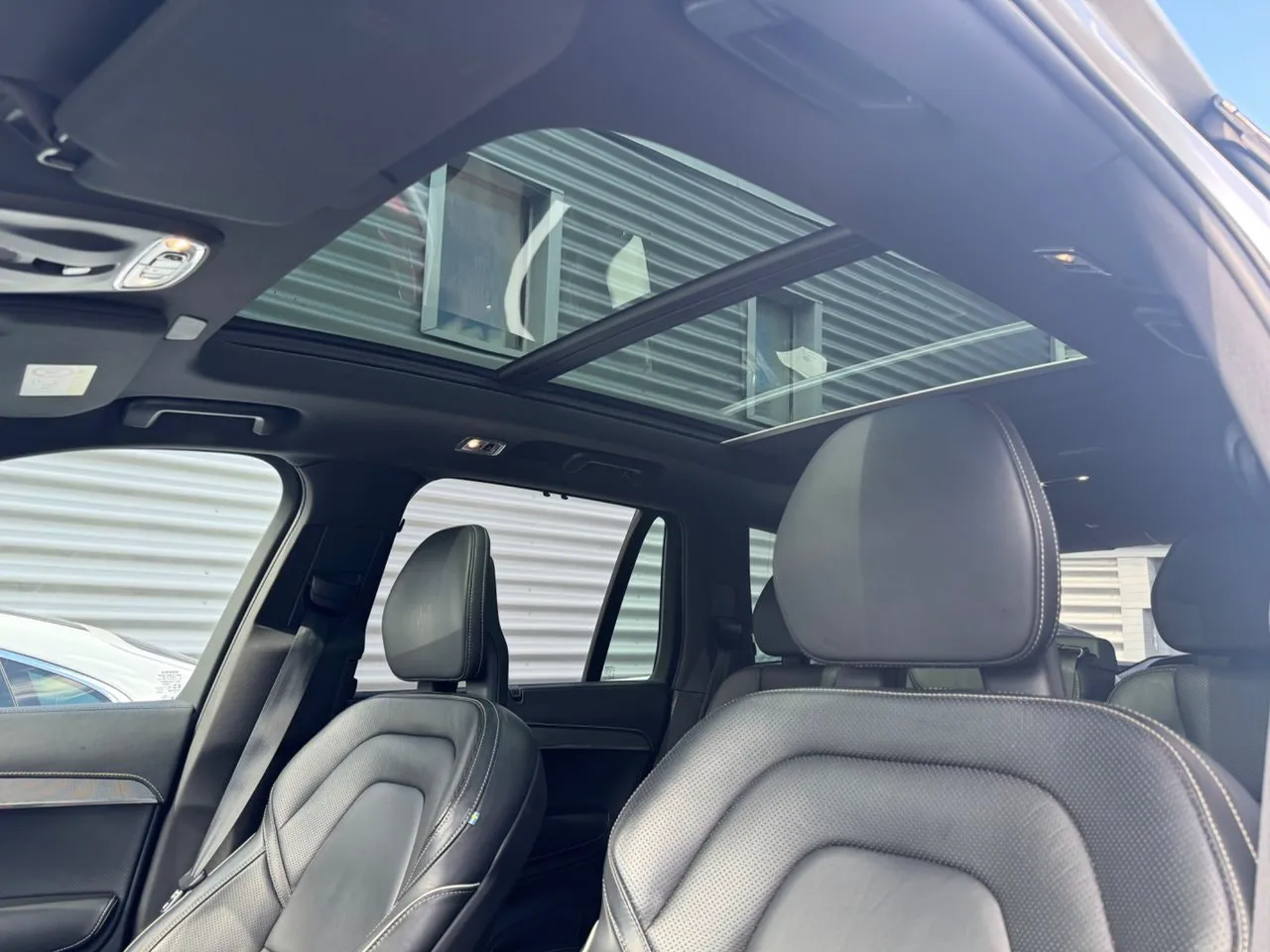 Vehicle image 14