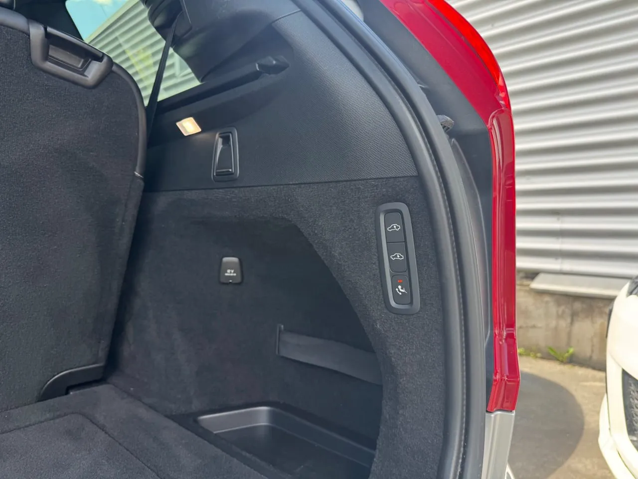Vehicle image 25