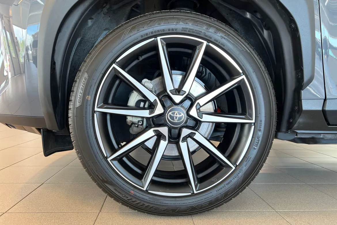 Vehicle image 14