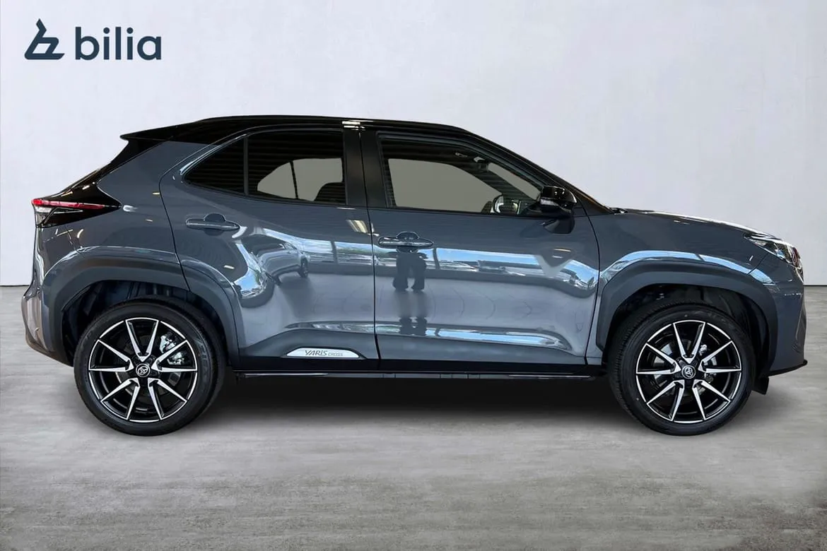 Vehicle image 15