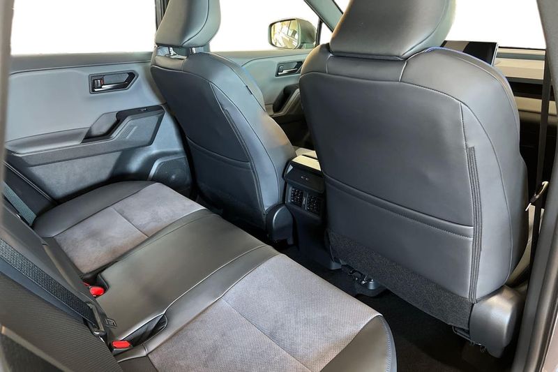 Toyota RAV4 bild 8