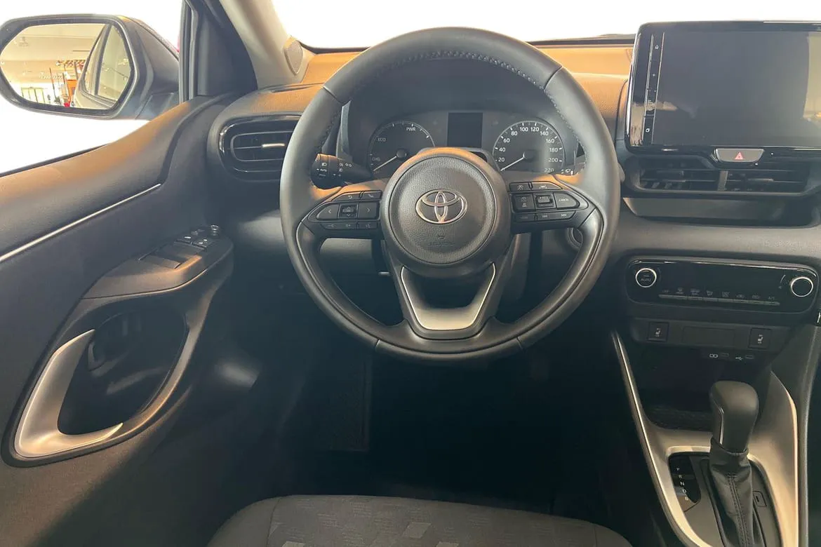 Vehicle image 8