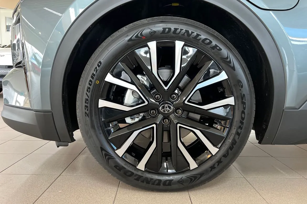 Vehicle image 14