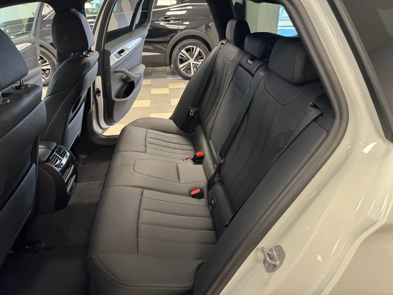 Vehicle image 14