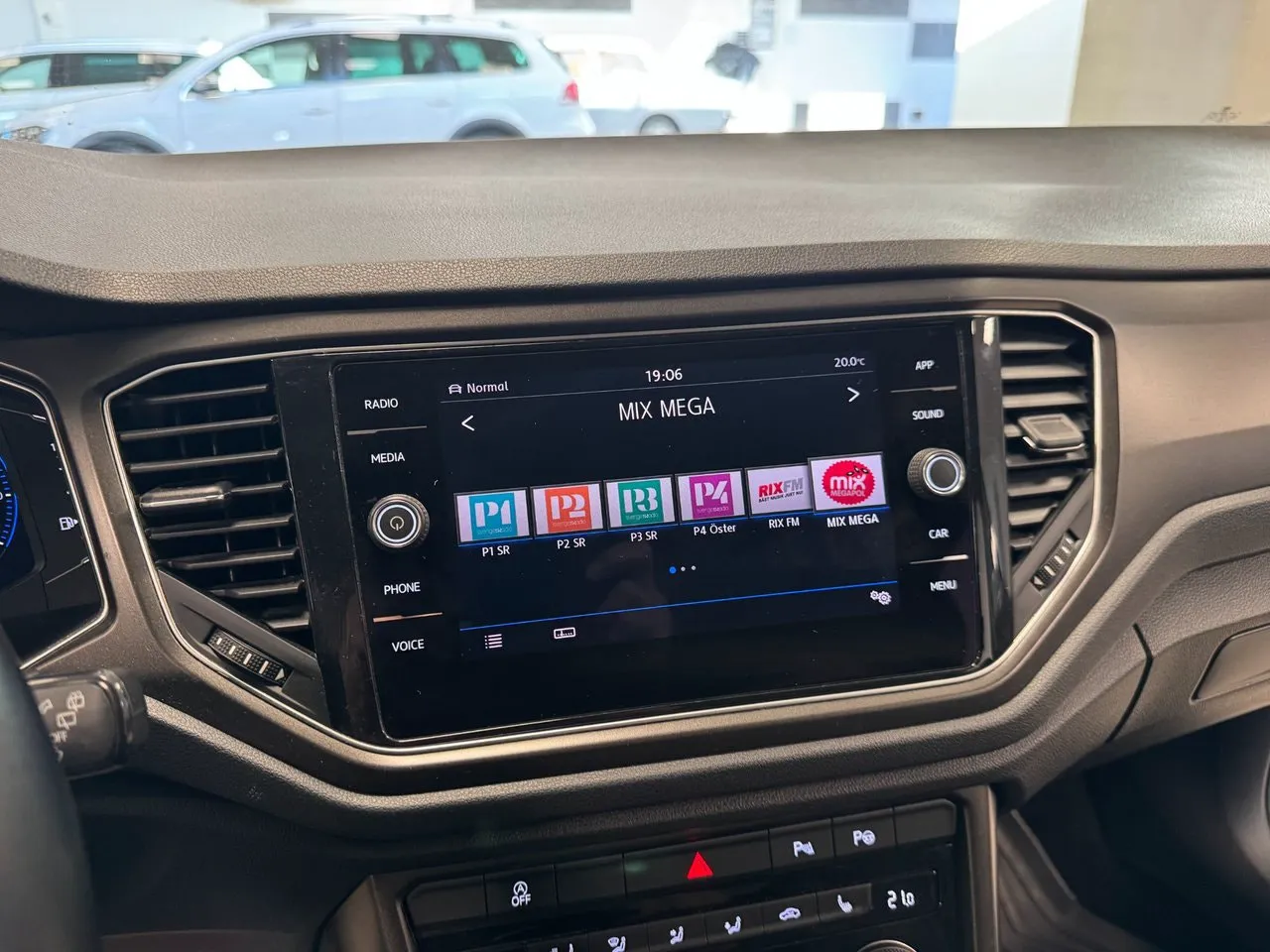 Vehicle image 14