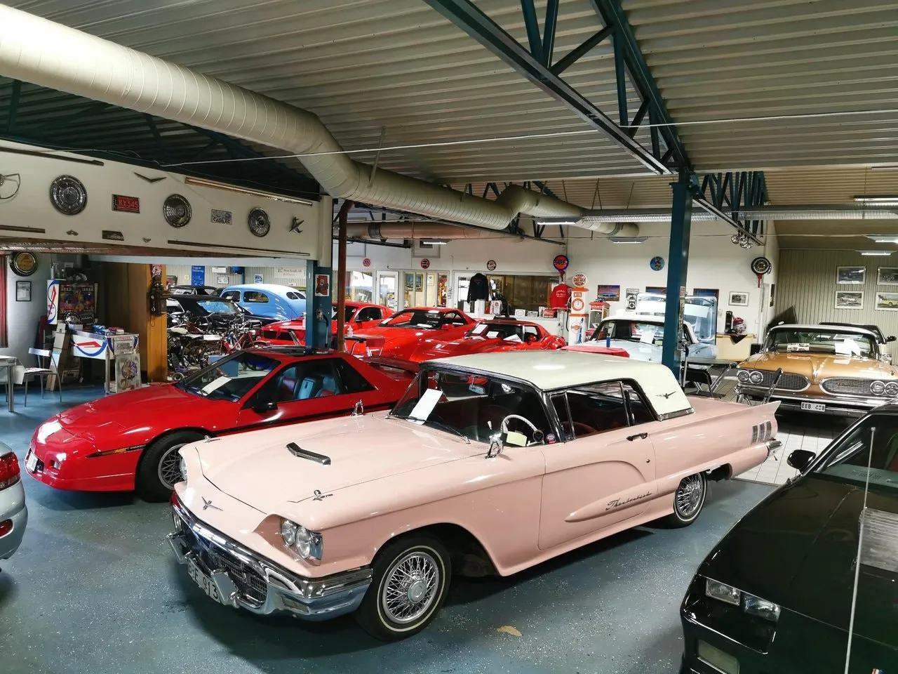 Vehicle image 15