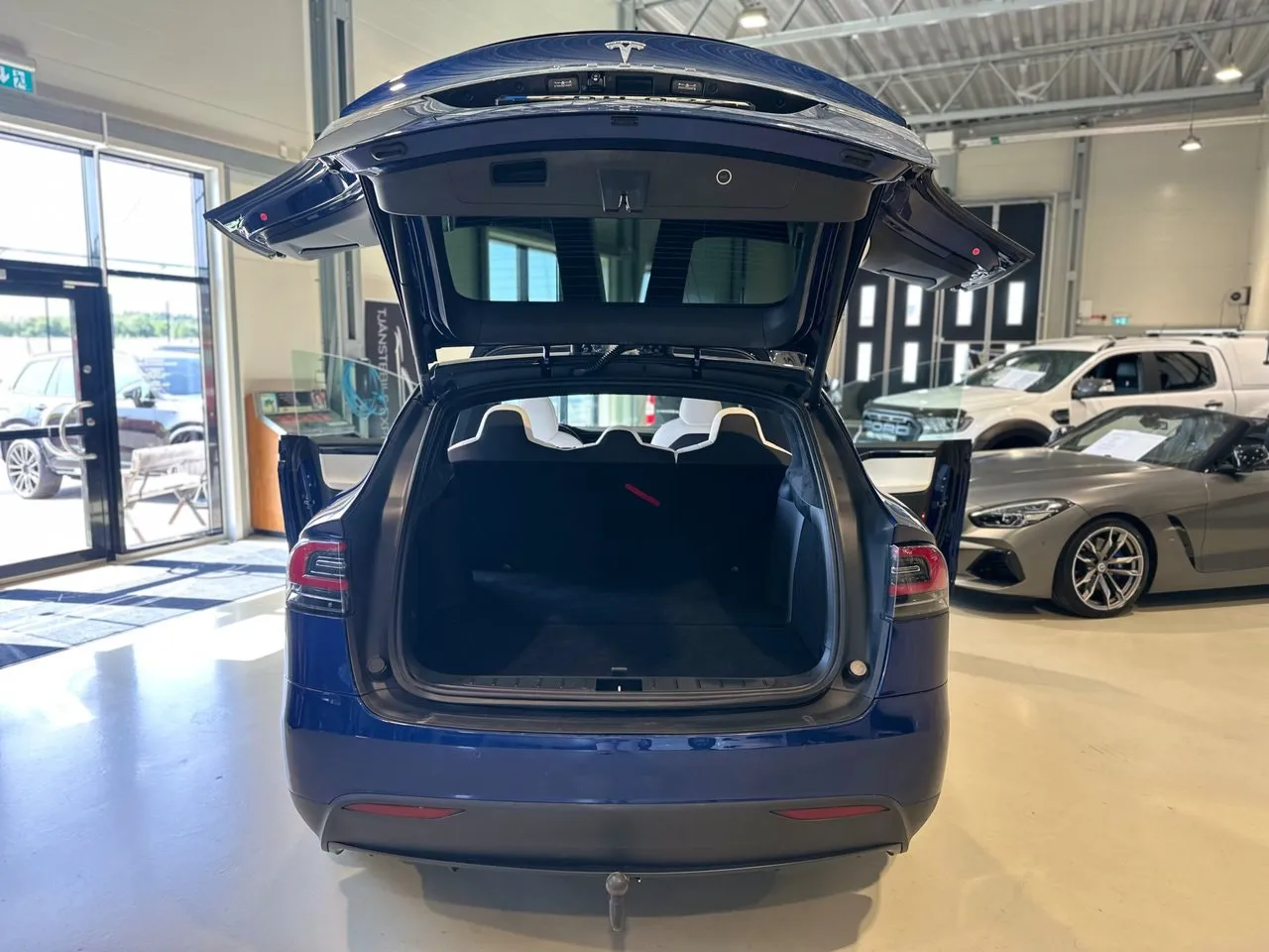 Vehicle image 6