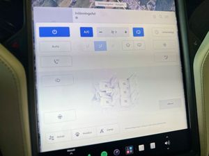 Tesla Model X bild 18