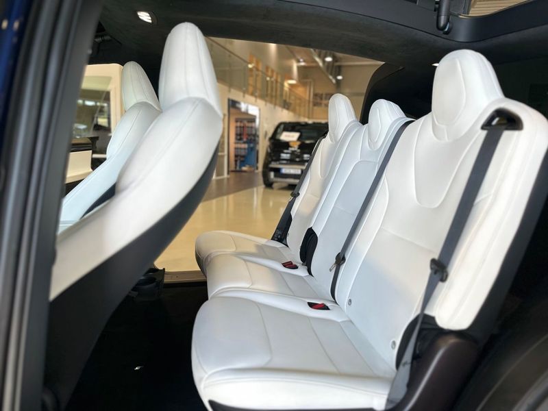 Tesla Model X bild 9