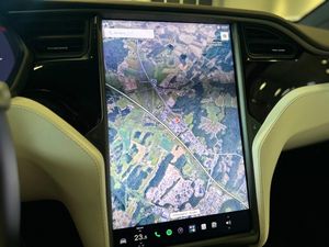 Tesla Model X bild 13