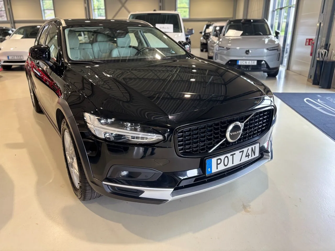 Vehicle image 6