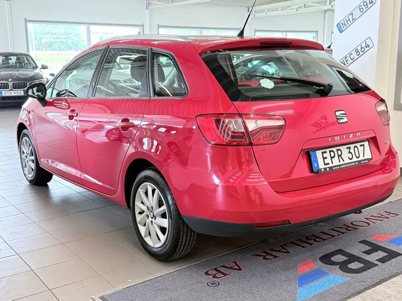 Vehicle image 13