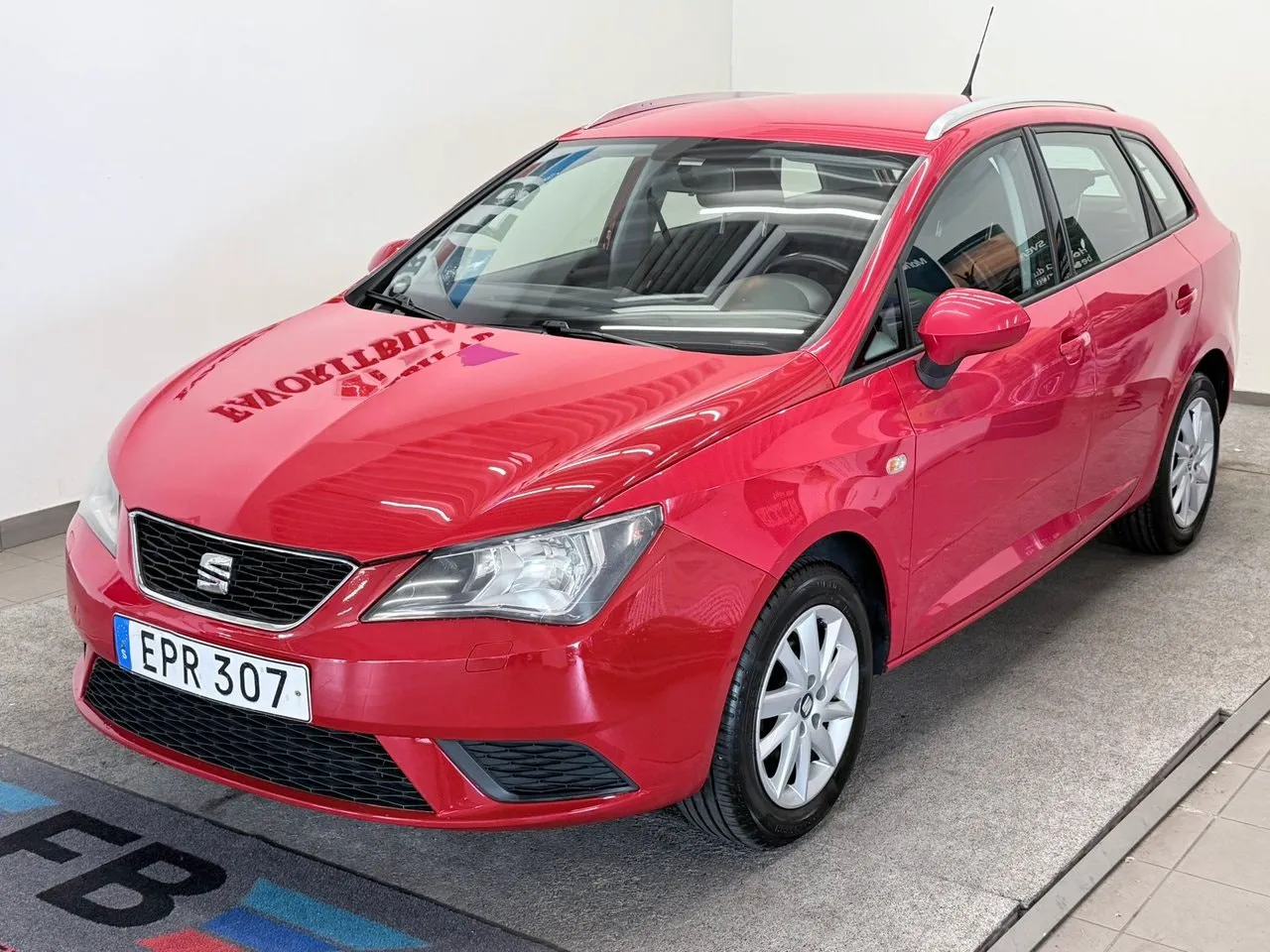 Vehicle image 3