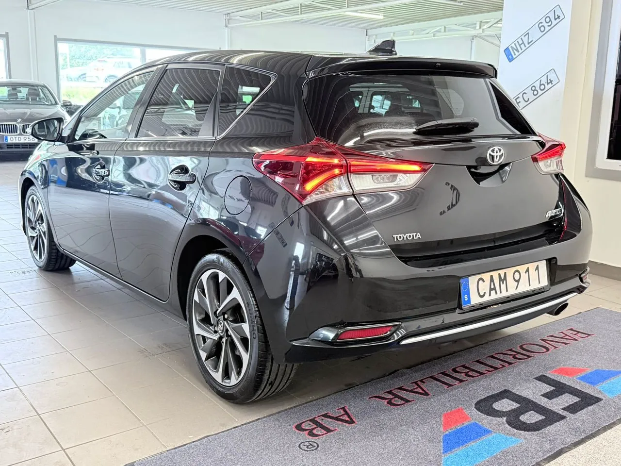 Vehicle image 15