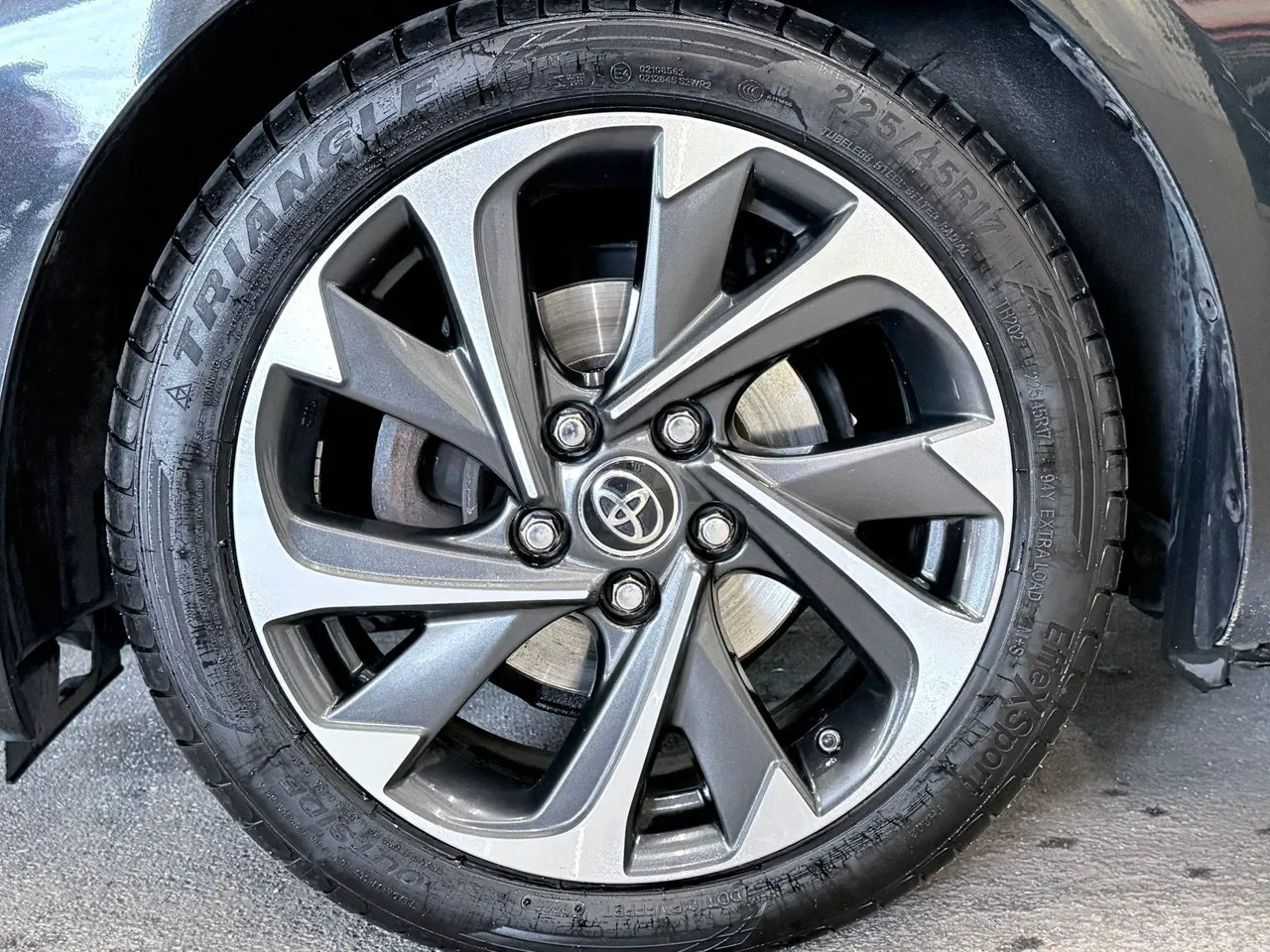 Vehicle image 14