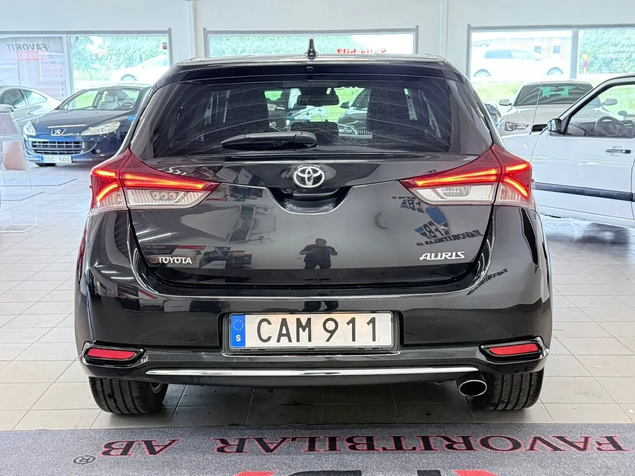 Vehicle image 16