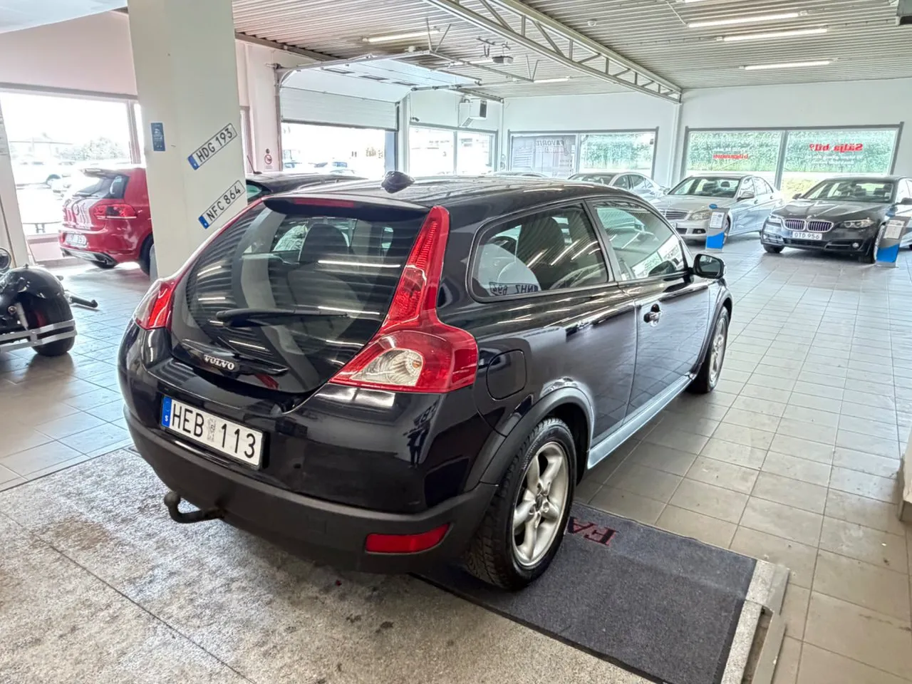 Vehicle image 9