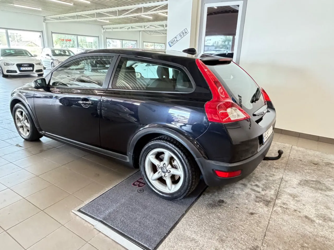 Vehicle image 8