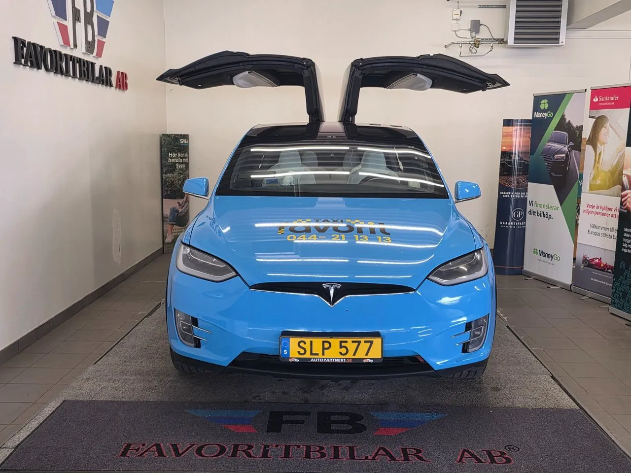 Vehicle image 12