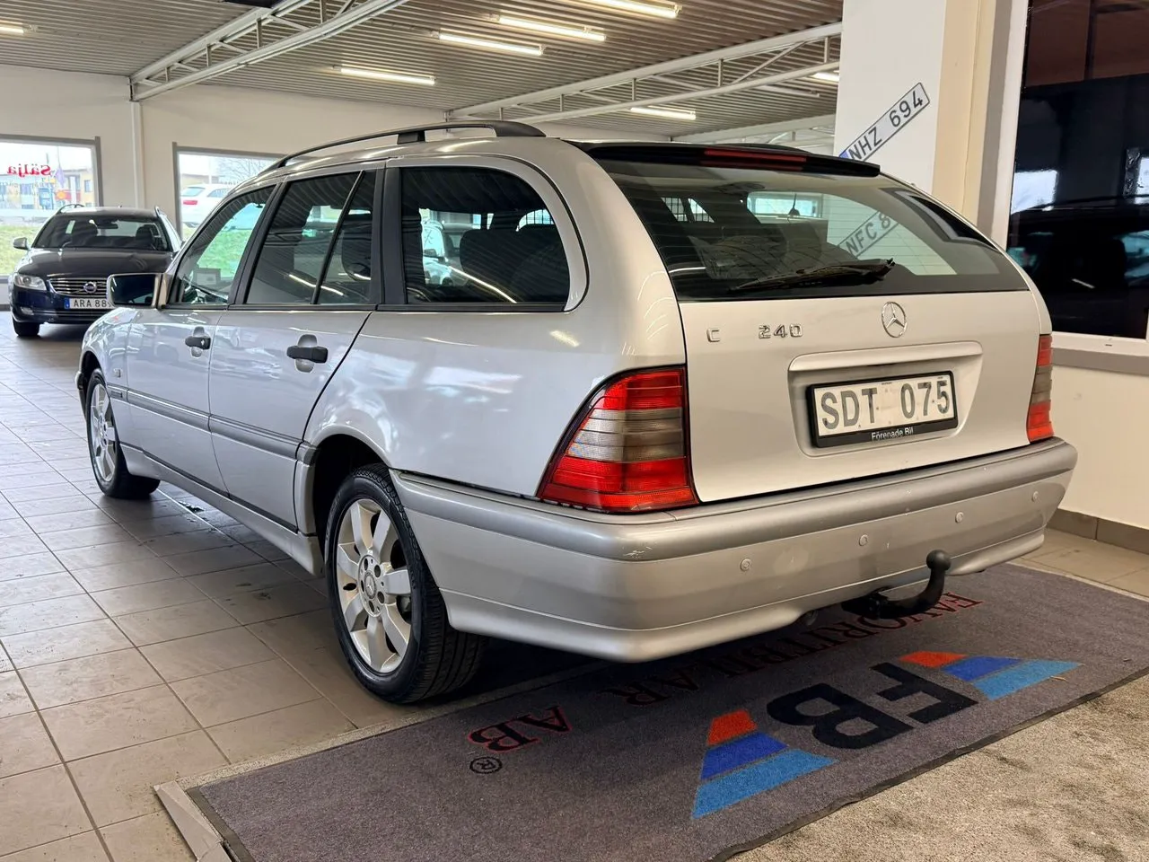 Vehicle image 13