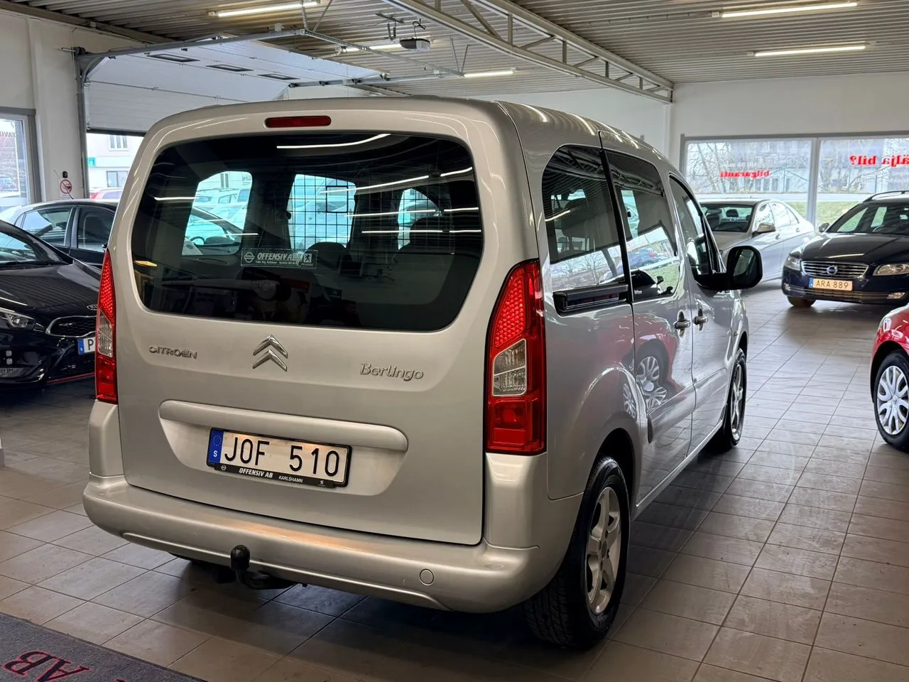 Vehicle image 11