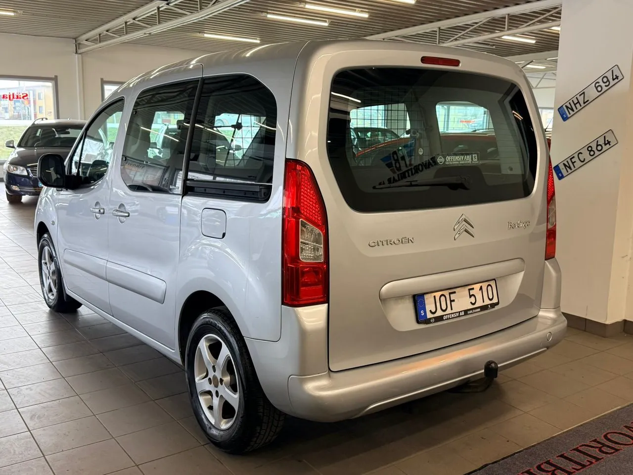 Vehicle image 13
