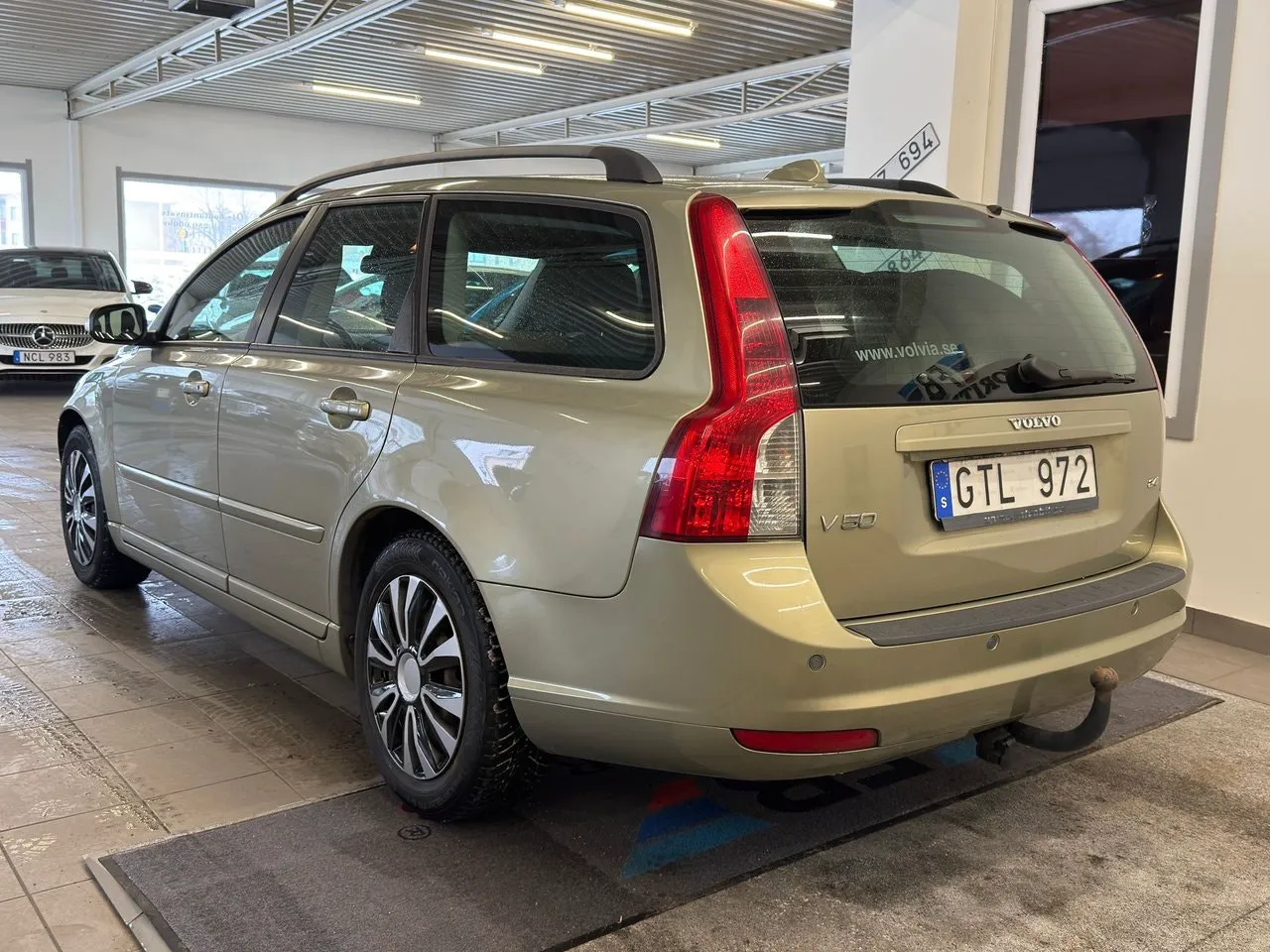 Vehicle image 13