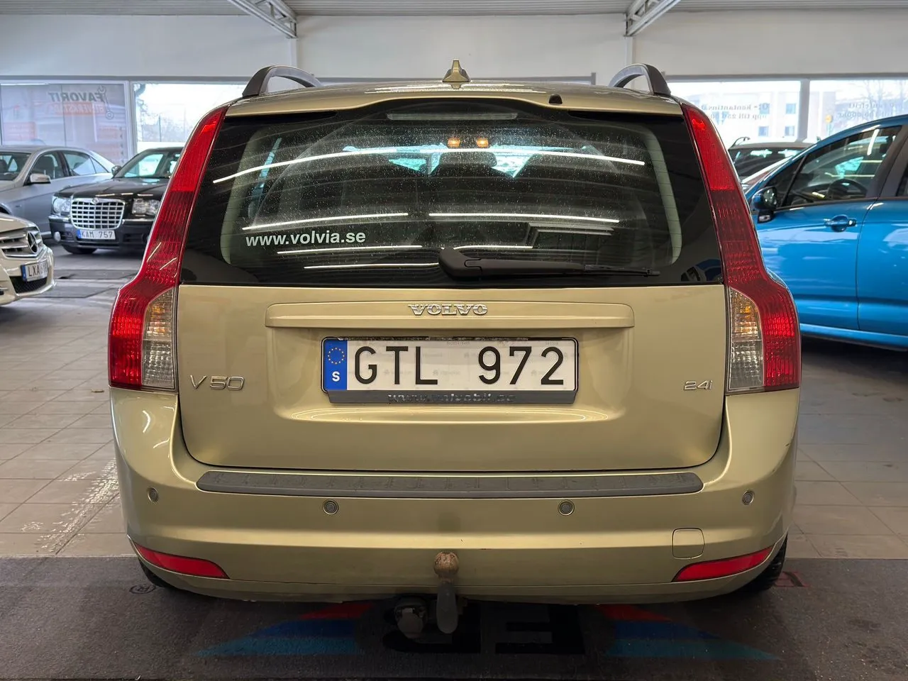 Vehicle image 15
