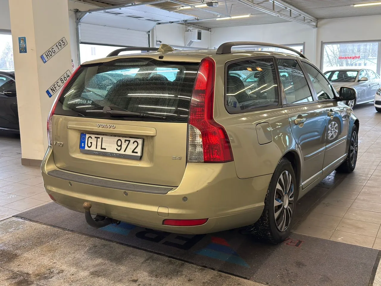 Vehicle image 14