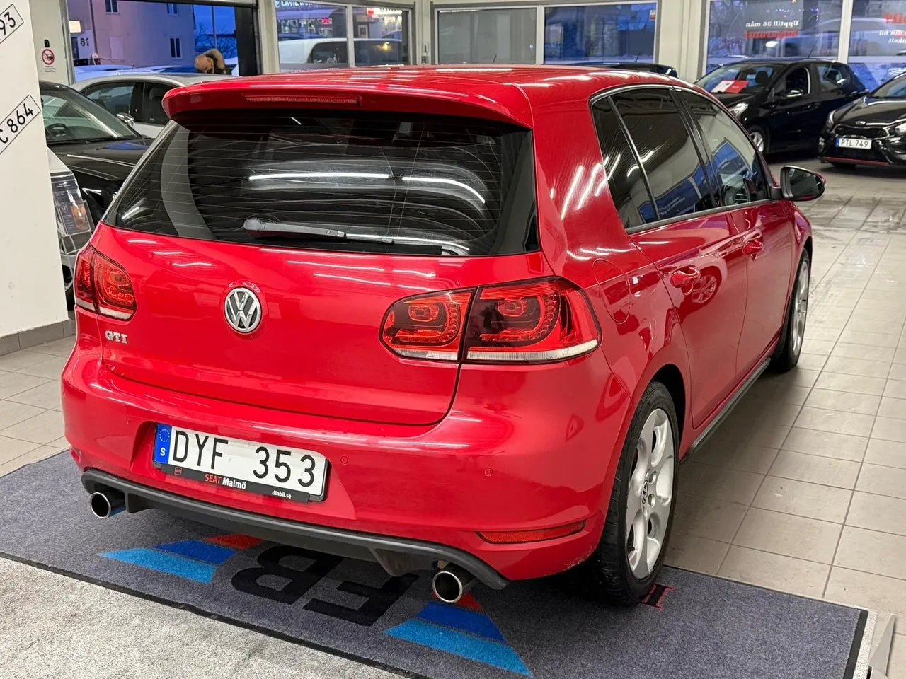 Vehicle image 14
