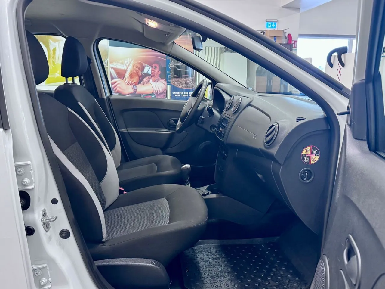 Vehicle image 7