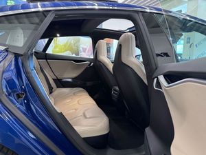 Tesla Model S bild 14