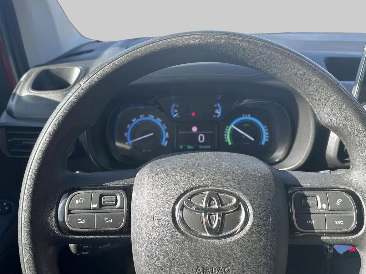 Vehicle image 14