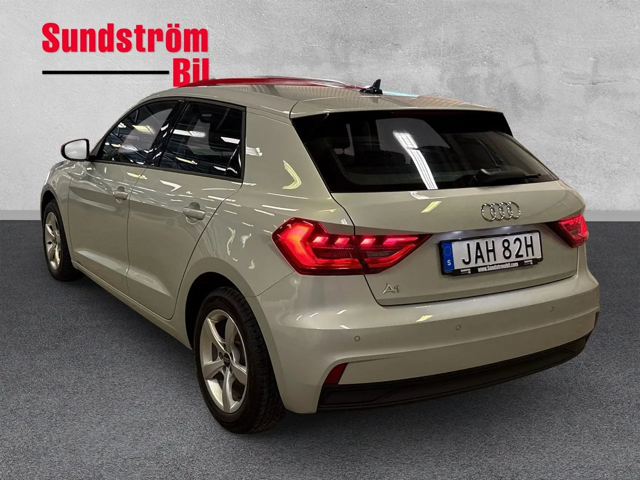 Vehicle image 3