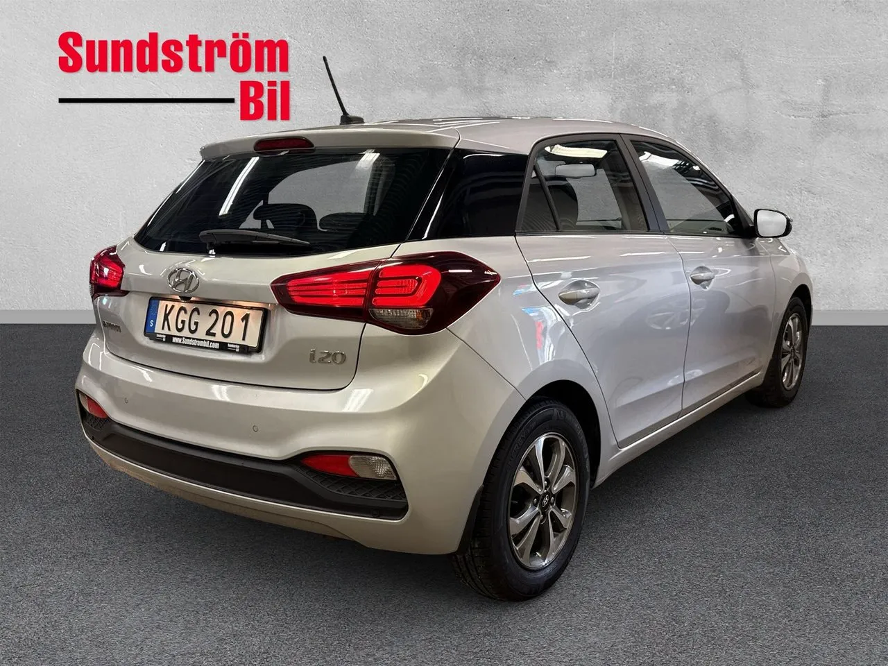 Vehicle image 6