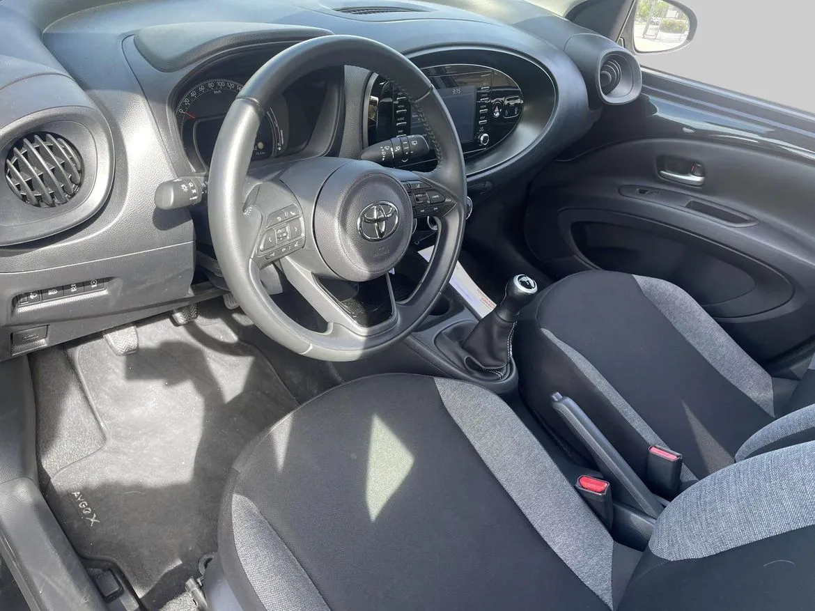 Vehicle image 13