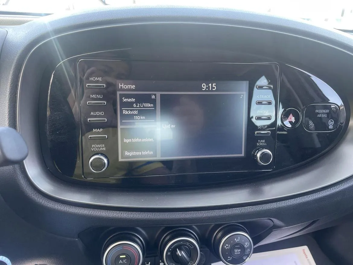 Vehicle image 15