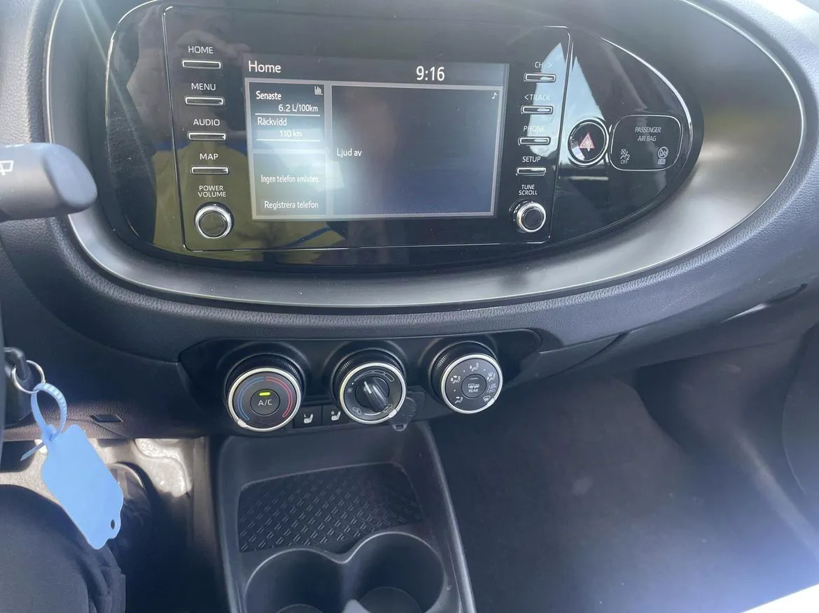 Vehicle image 16
