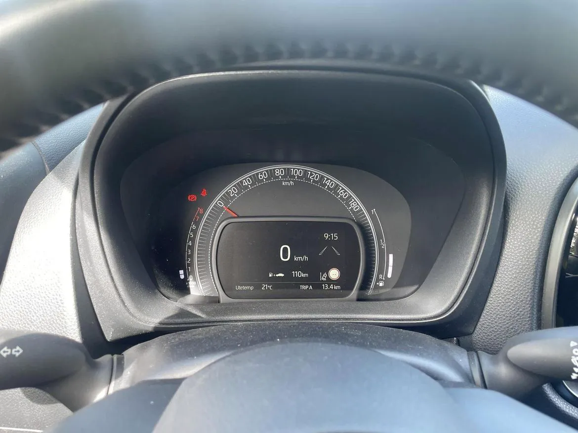 Vehicle image 14
