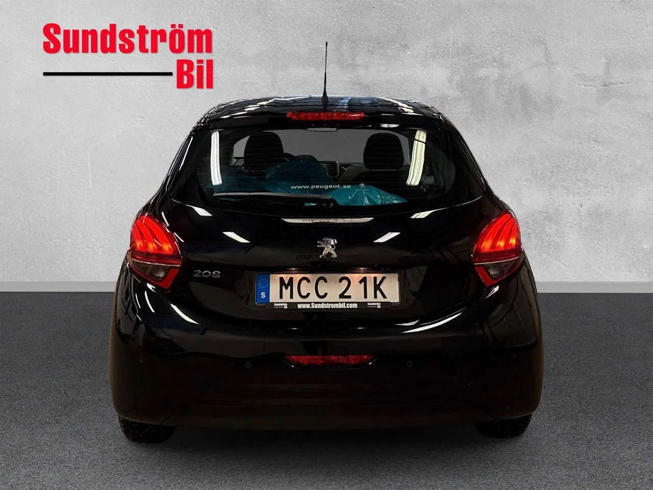 Vehicle image 6