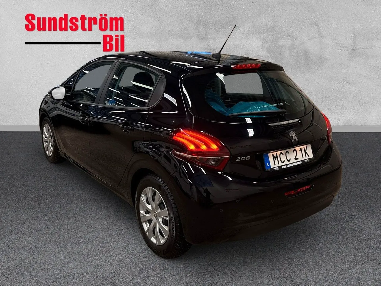 Vehicle image 7