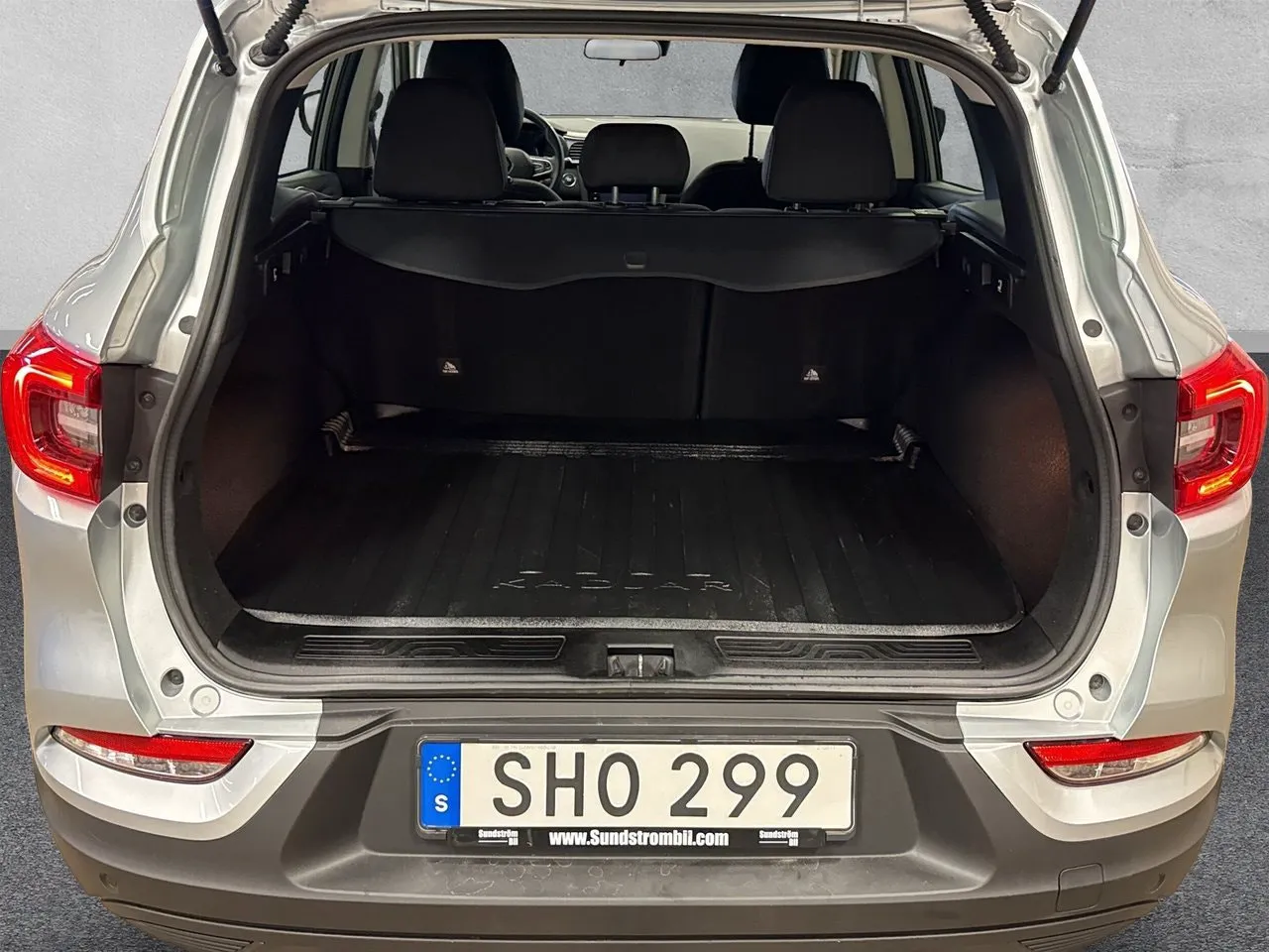 Vehicle image 9