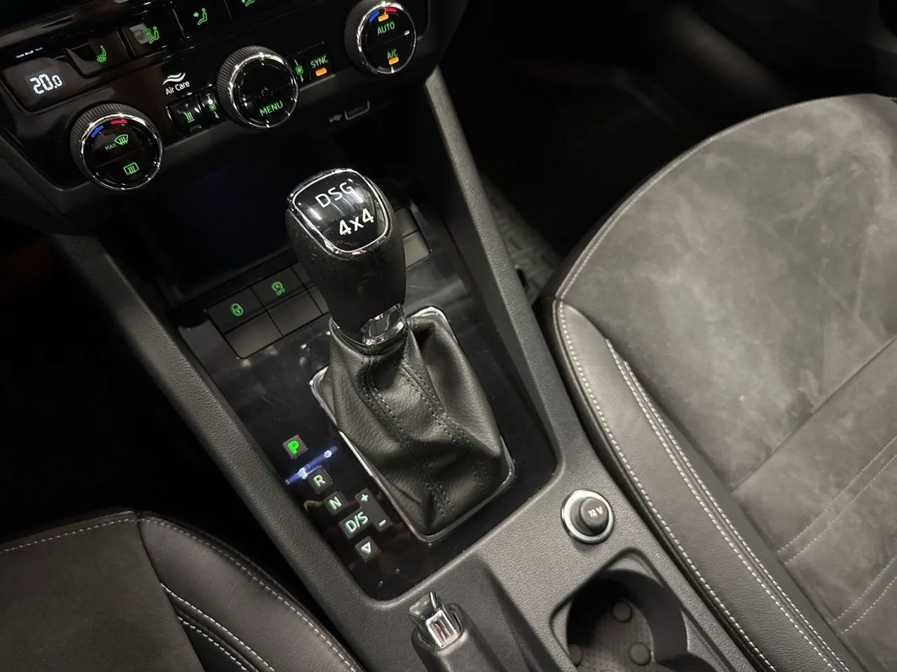Vehicle image 21